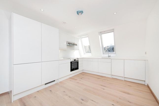 Flat to rent in Ring Court, The Cut, London