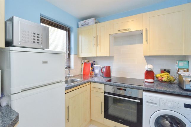 65, Cockerell Grove, Milton Keynes photo 3