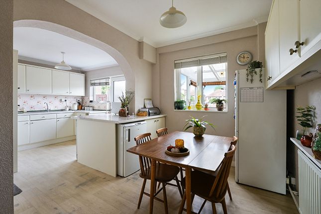 11, Newbolt Avenue, Sutton photo 3