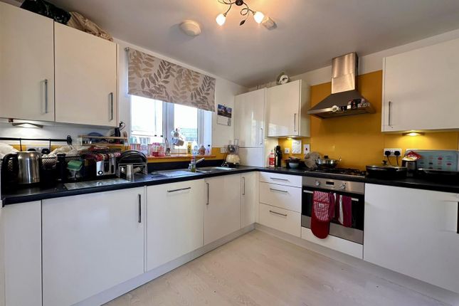 Flat for sale in Wills Crescent, Leybourne, West Malling