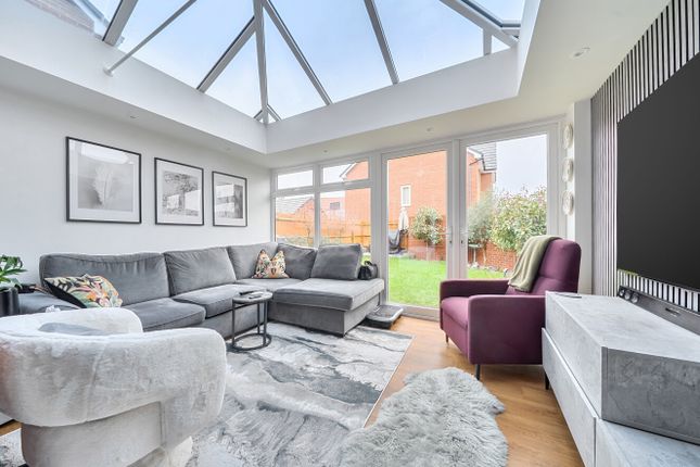 25, Bland Way, Reading photo 2