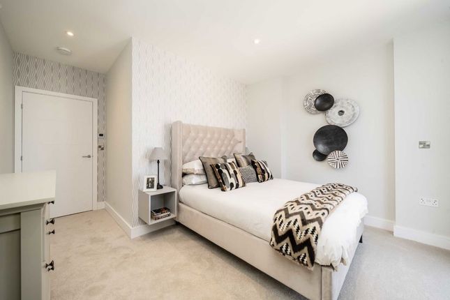 Flat 95 Bookbinder Point, 227, Bollo Lane, London photo 4