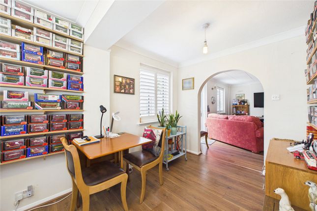 67, Slade Road, Chertsey photo 4