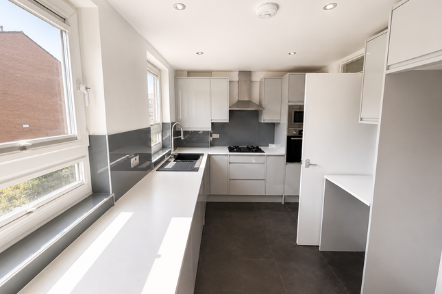 39, Lyneham Walk, London photo 3