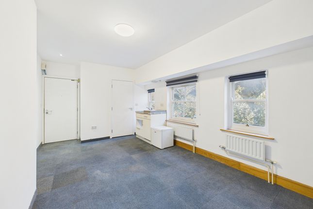 Cam02119G0-Pr0493-Still004