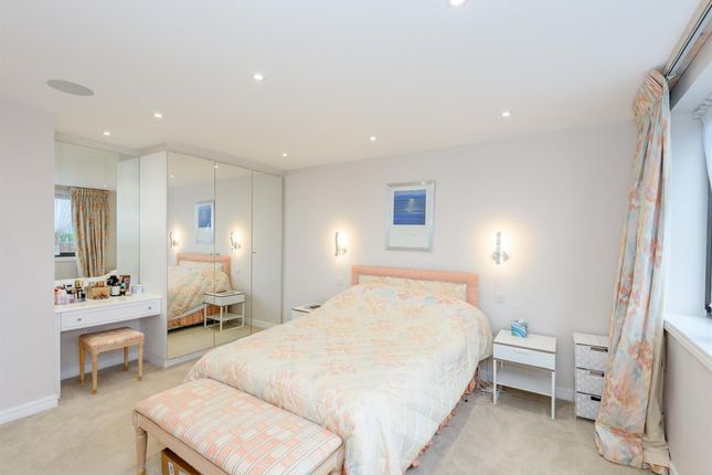 Flat to rent in The Terraces, 12 Queens Terrace, London