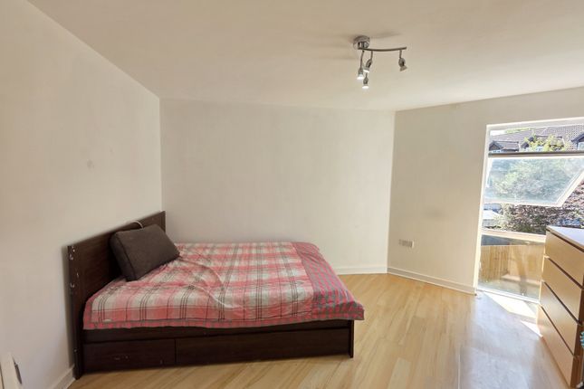 48, Kenley Avenue, London photo 3