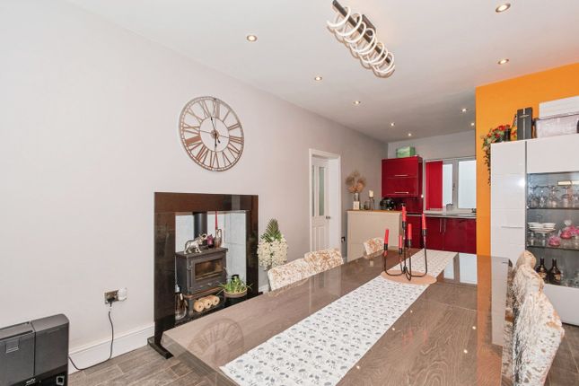44, Duchy Avenue, Bradford photo 3