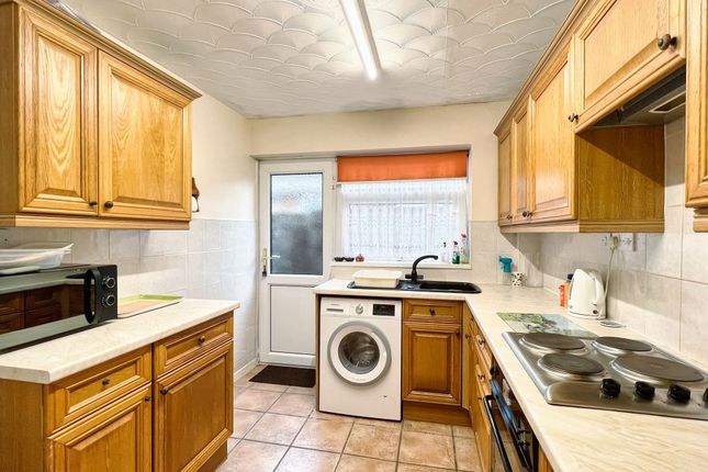 24 Chorley Wood Close, Bridgend photo 4
