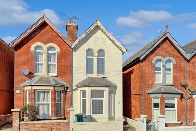 2-bed house on 10 Coronation Road, Cowes, £260,000