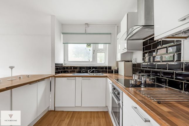 Flat to rent in Parr Court, New North Road, Hoxton, London