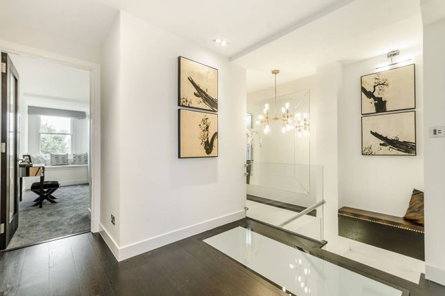 Maisonette for sale in Queens Gate, South Kensington, London