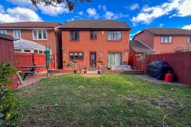 Hollingworth Close, West Molesey photo 2