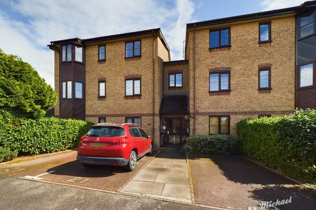 Flat for sale in Poets Chase, Aylesbury