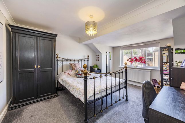 4, Castle Court, Heanor photo 2