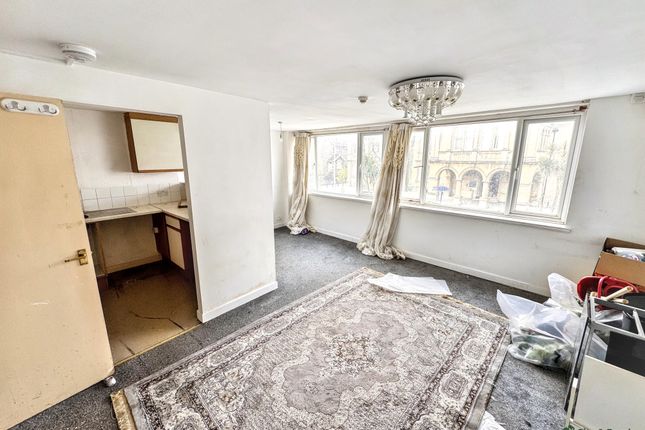 Studio flat on 9A The Centre, Walliscotte Road, Weston-Super-Mare, £30,000