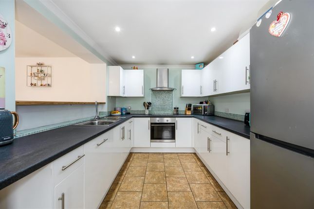 13, Kimbridge Crescent, Havant photo 4