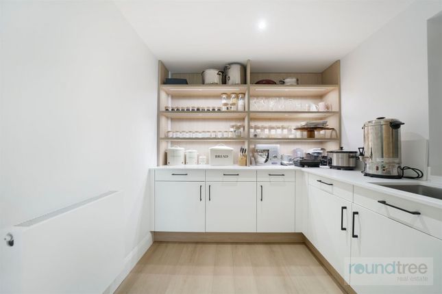 1, Edgeworth Crescent, Hendon photo 4