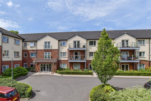 2-bed flat on Tudeley Lane, Tonbridge, £220,000