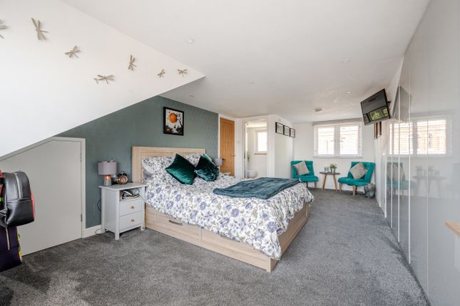 8, Tamarisk Close, Hampshire photo 4