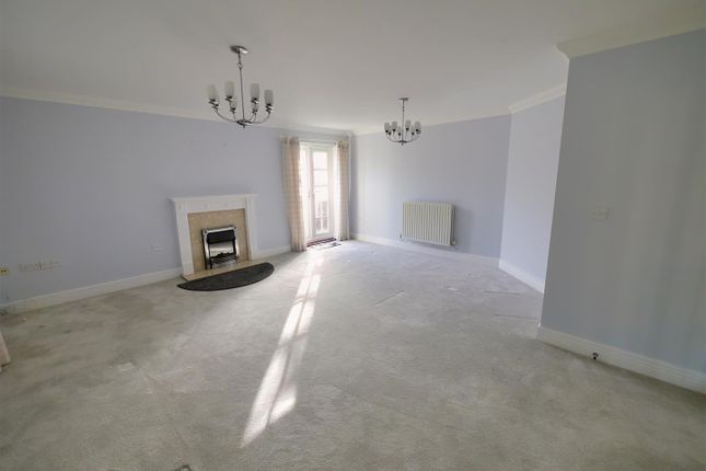 11, Roundwood, Worthing photo 3