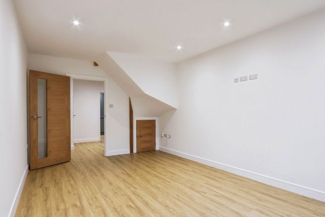*Master Record*,, Lewis House - Brook Road, Dorset photo 4