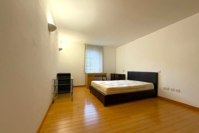 6, Helion Court, London photo 5
