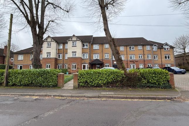 1-bed house on 33, Camberley, £1,300/mo