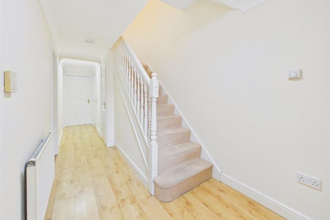37, Willow Drive, Brough photo 2