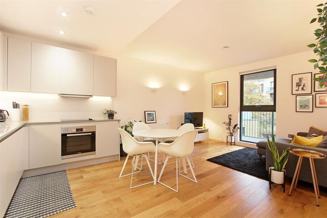 Thumbnail Flat for sale in Triangle Court, Camberwell