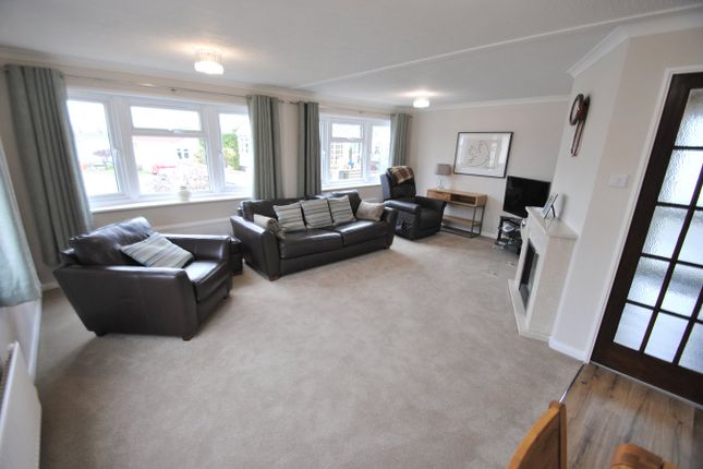 10 Poplar Crescent, Woodmancote Park Homes, Cheltenham photo 2