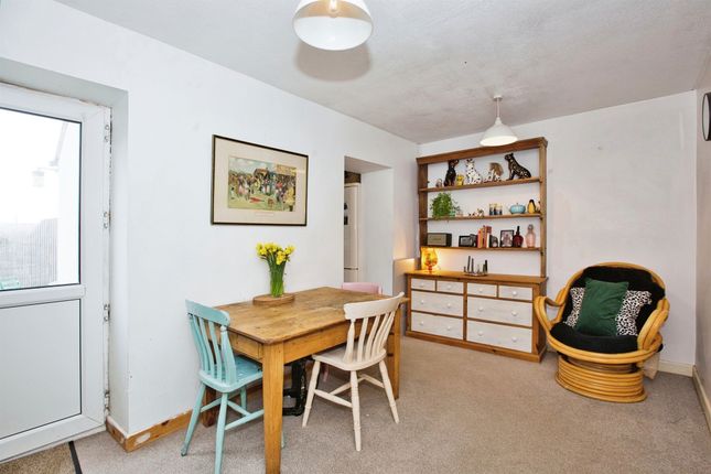 233, South Street, Crewkerne photo 4