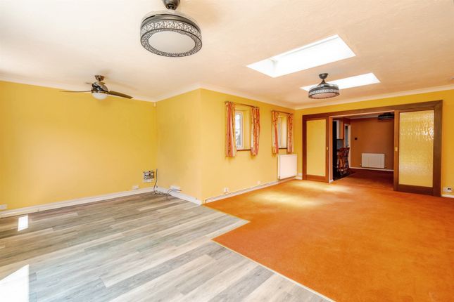 60, St. Thomas Drive, Bognor Regis photo 4