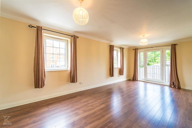 7, Inglenook Court, Leigh photo 4
