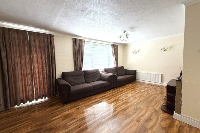 207, Ampleforth Road, London photo 3
