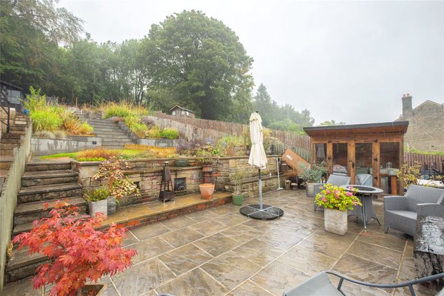 31, Hightown Lane, Holmfirth photo 4