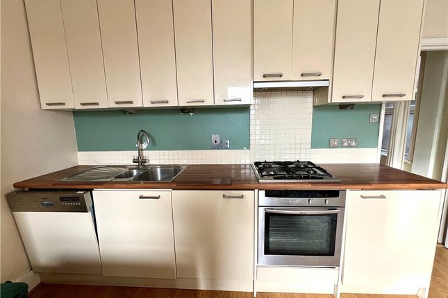 Flat 3, 41, Farnham Road, Surrey photo 3