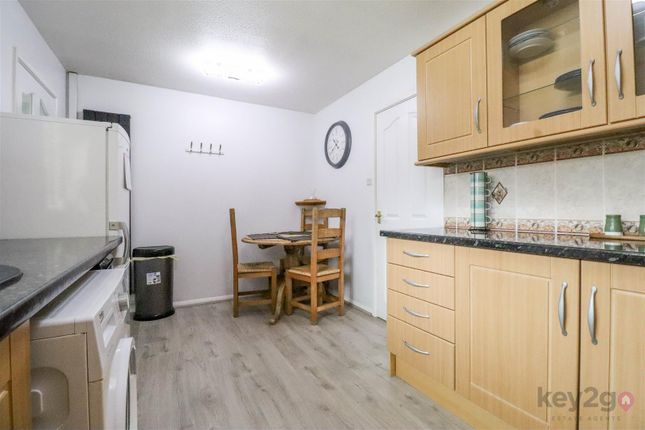 23, Orchard Close, Chesterfield photo 4