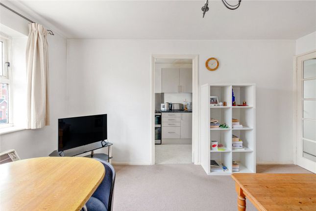 Henry Doulton Drive, London photo 3