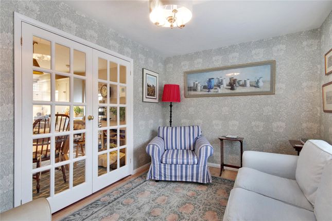 2, Darent Close, Sevenoaks photo 4