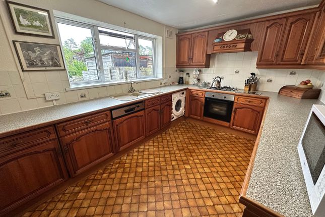 17, Maes Y Berllan, Brecon photo 4