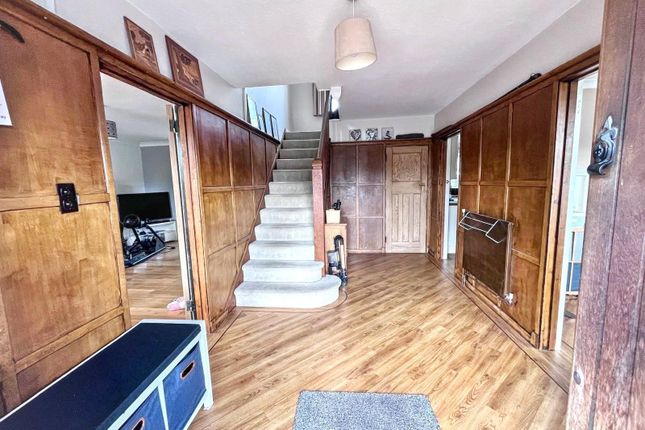 115, Upper Brighton Road, West Sussex photo 2