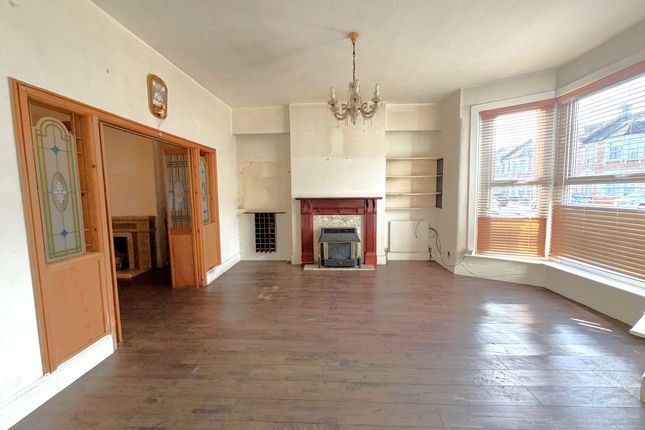 7 Hazeldene Road, Ilford photo 2