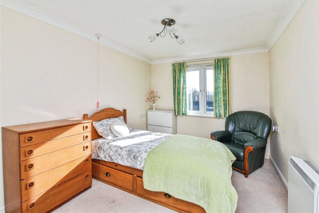 45, Regal Court (Trowbridge), Trowbridge photo 4
