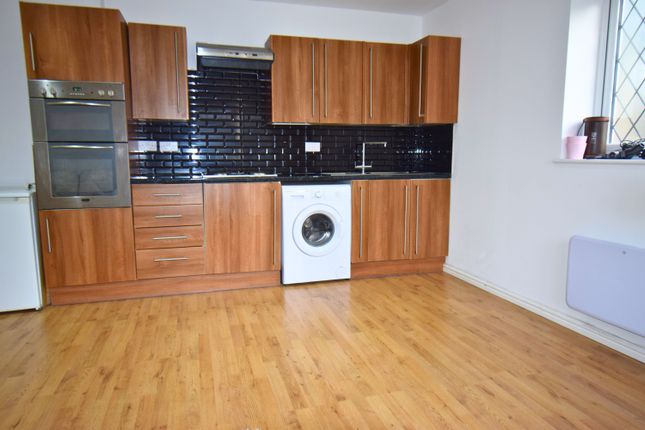 Long Lane, Uxbridge photo 5