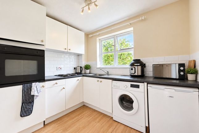 23, Bushwood Drive, London photo 4