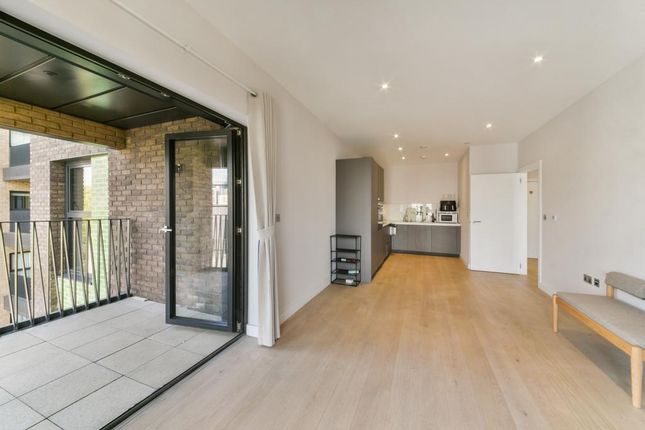 Flat to rent in 33 Ufford Street, London