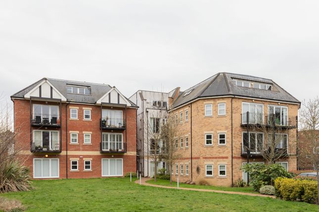 Thumbnail Flat for sale in Monroe House, Loughton, Essex