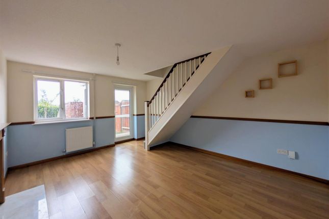 16, Hasfield Close, Gloucester photo 2