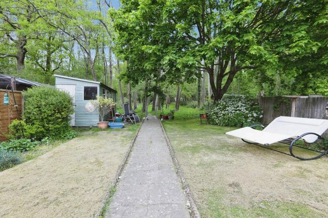 72, Central Way, Oxted photo 4